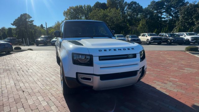 Used 2024 Land Rover Defender 110 SE AWD/4WD image 5