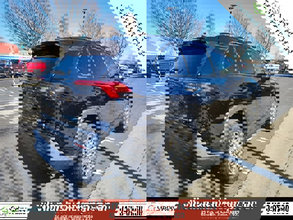 Used 2023 Toyota RAV4 XLE Premium image 9