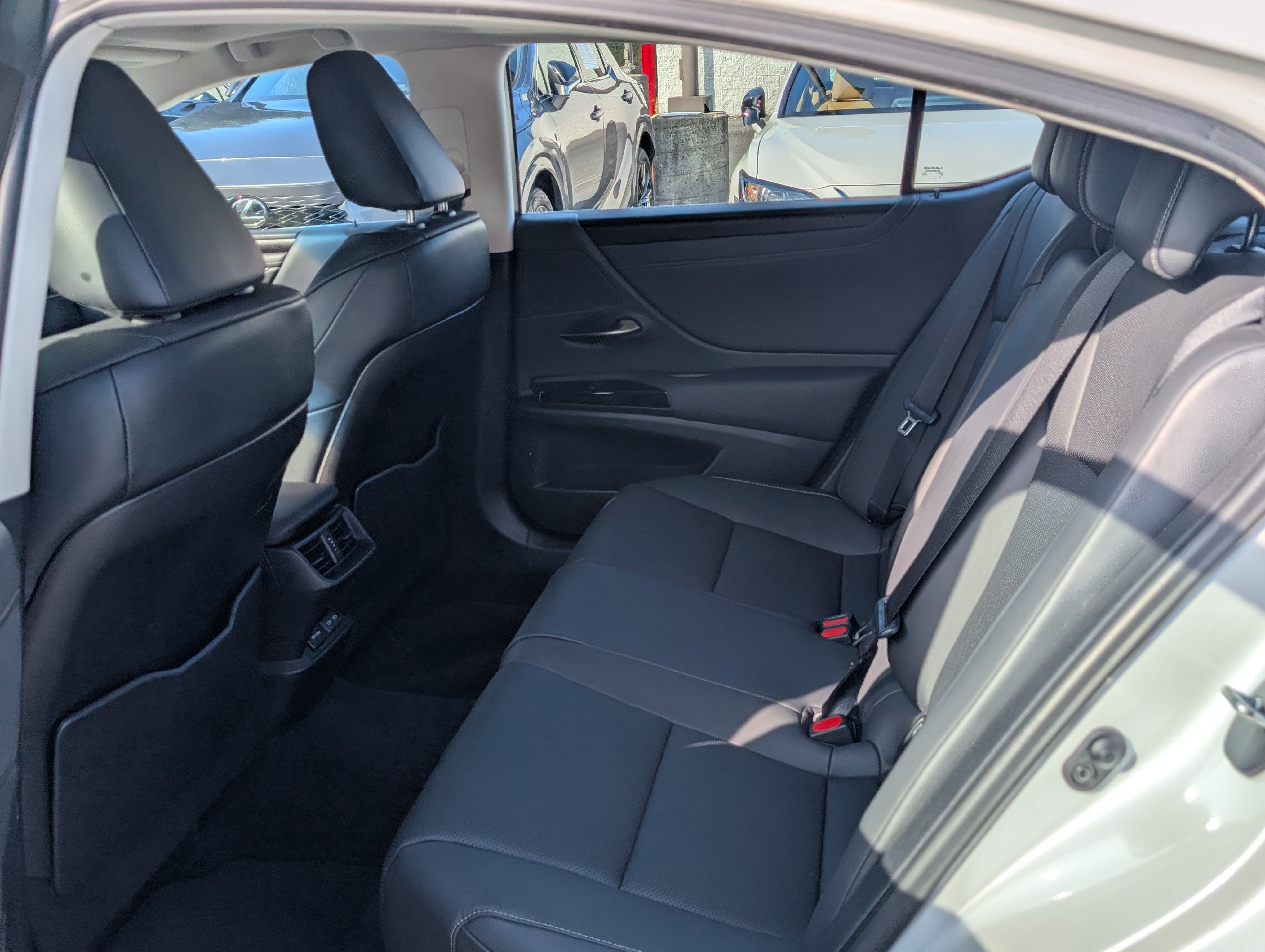 Used 2023 Lexus ES 350 w/ Premium Package FWD image 15