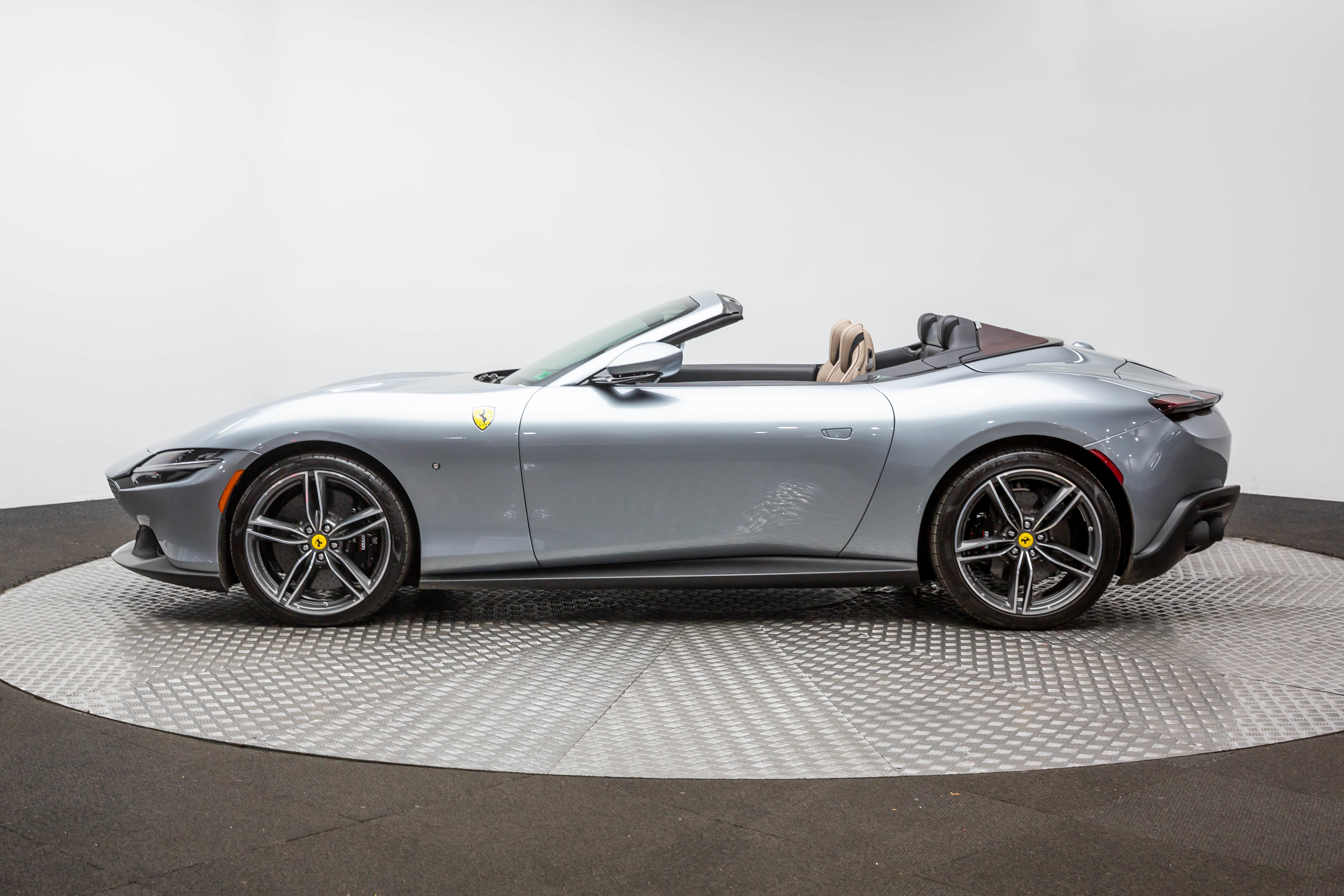 Certified 2024 Ferrari Roma Spider image 2