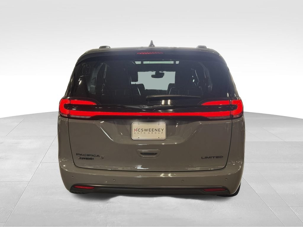 Used 2025 Chrysler Pacifica Limited FWD image 28