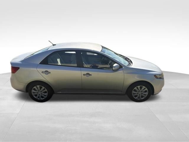 Used 2010 Kia Forte LX w/ Convenience Pkg FWD image 2