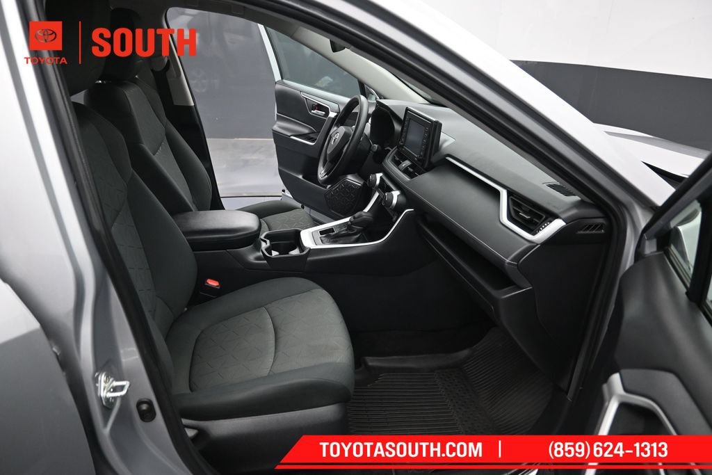 Used 2021 Toyota RAV4 XLE AWD/4WD image 24