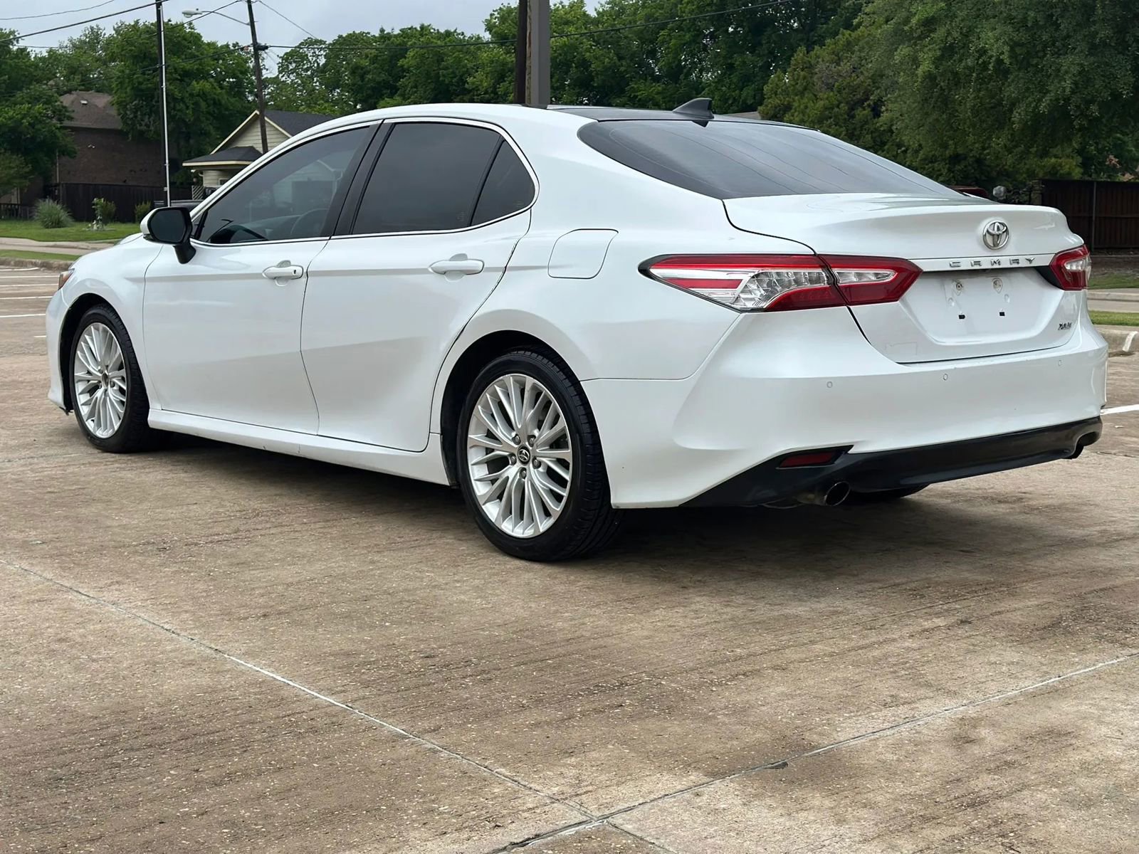 Used 2018 Toyota Camry XLE FWD image 7