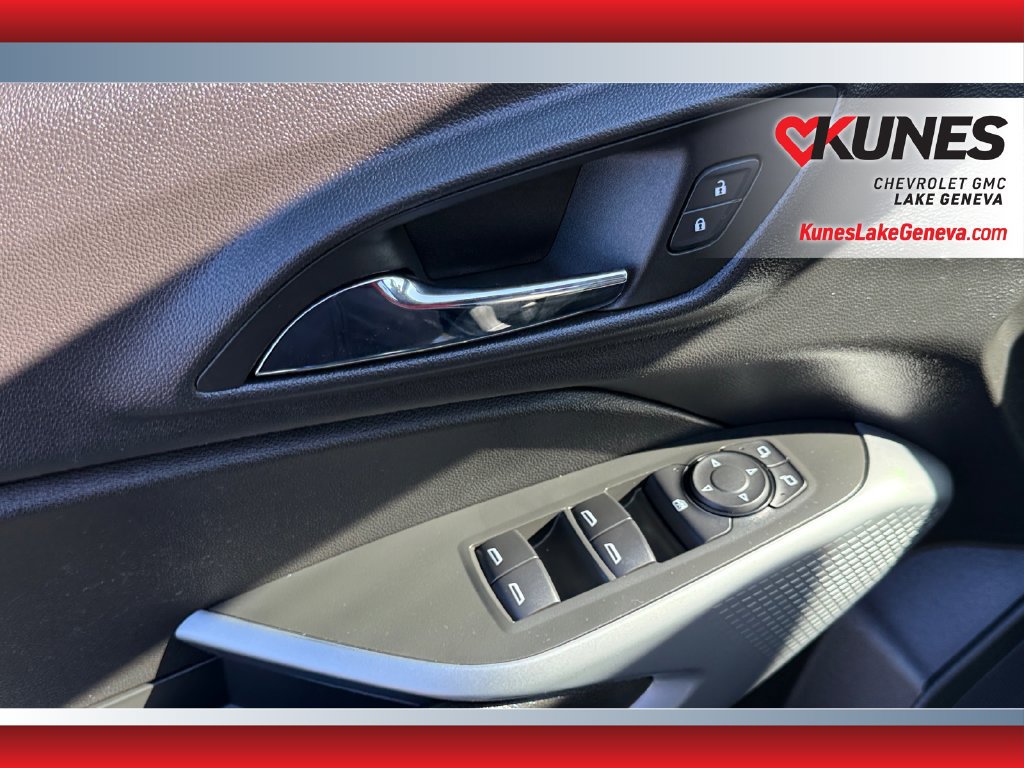 Used 2024 Chevrolet Trax LS w/ LS Convenience Package FWD image 17