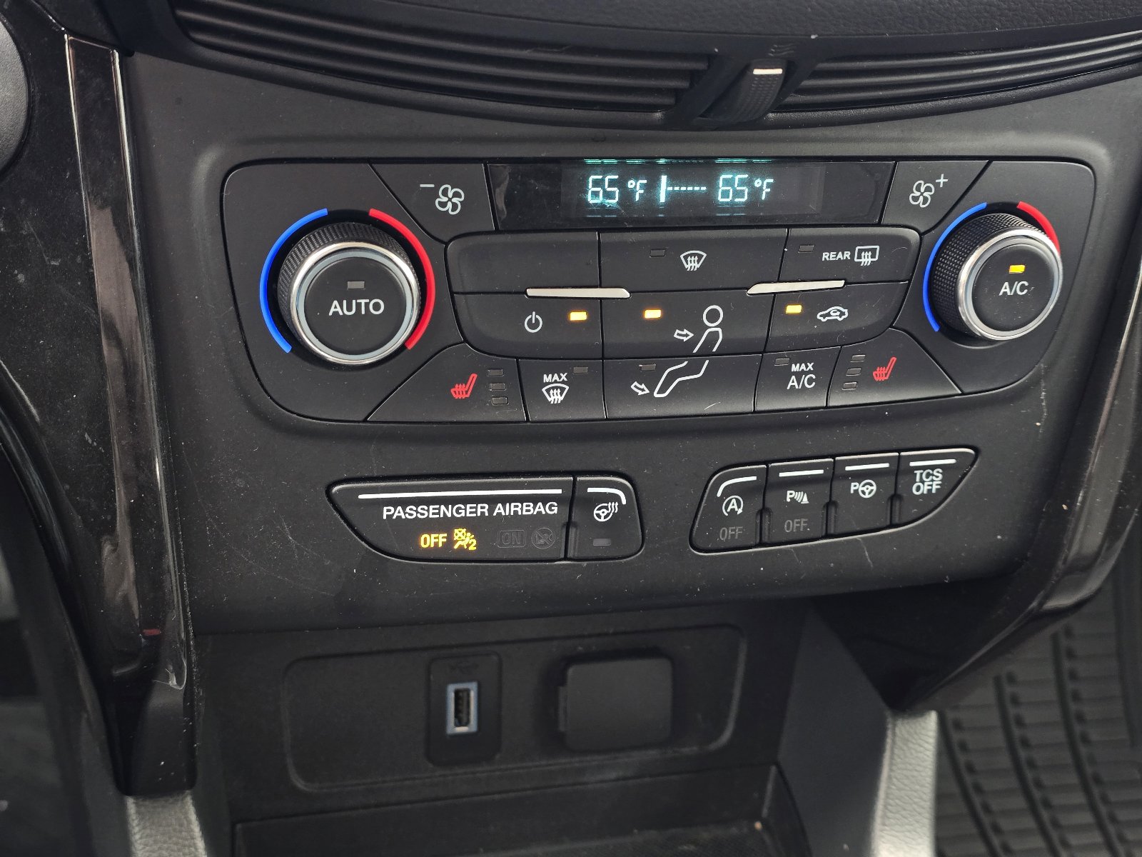 Used 2017 Ford Escape Titanium w/ Equipment Group 301A image 21