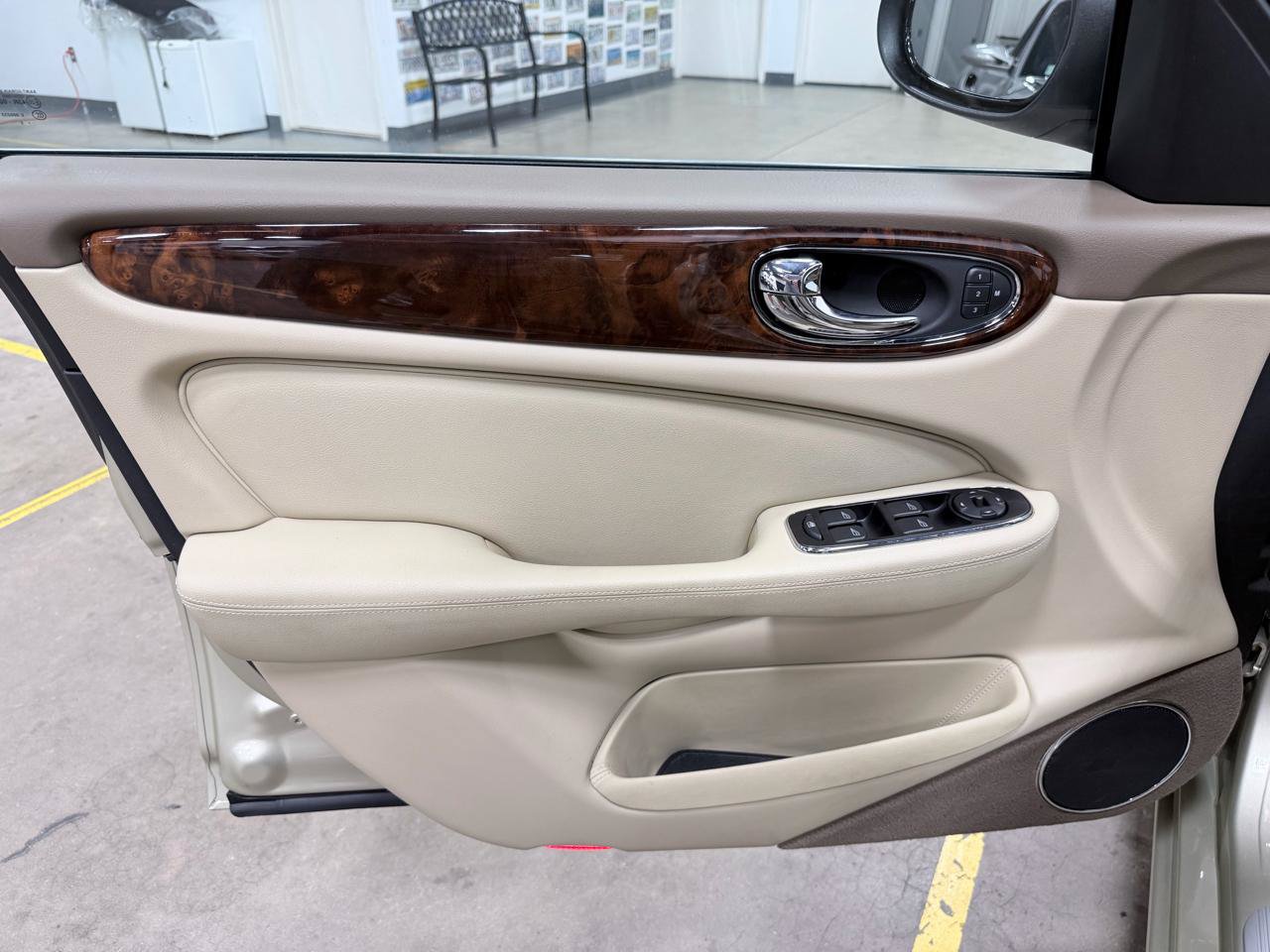 Used 2006 Jaguar XJ8 RWD image 27