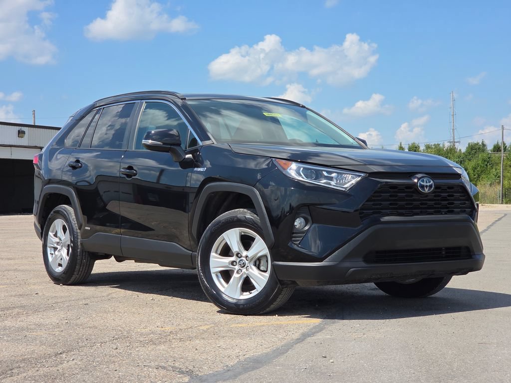 Used 2020 Toyota RAV4 XLE w/ Convenience Package AWD/4WD image 2