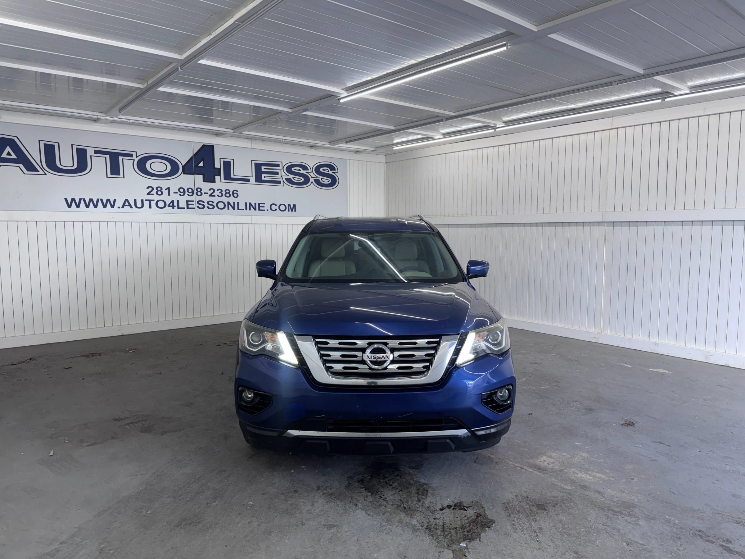 Used 2017 Nissan Pathfinder SL FWD image 2