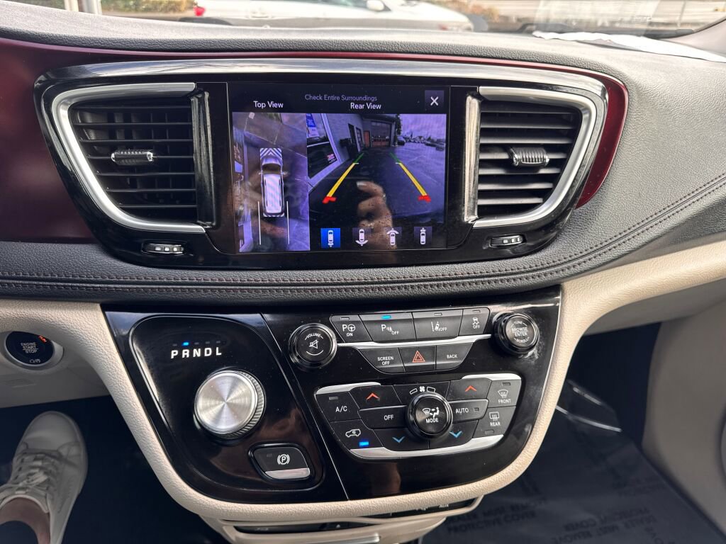 Used 2017 Chrysler Pacifica Limited FWD image 37