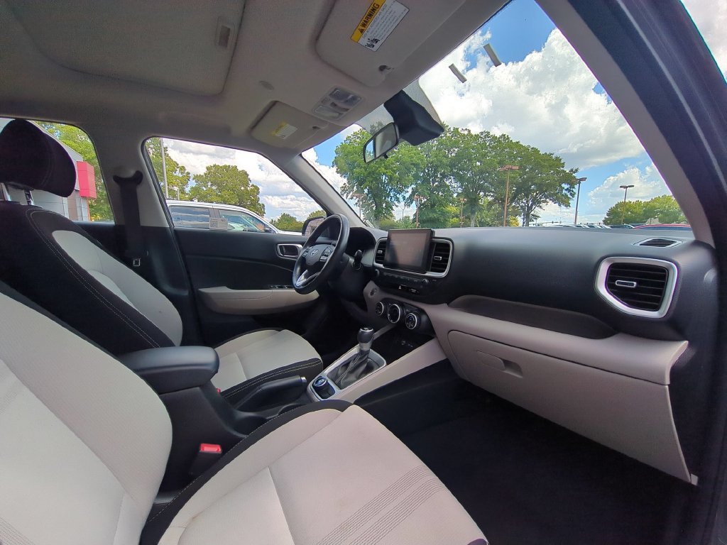 Used 2025 Hyundai Venue SEL FWD image 31