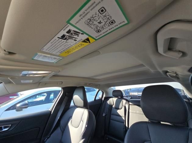 Used 2025 Volvo S60 B5 Core image 8