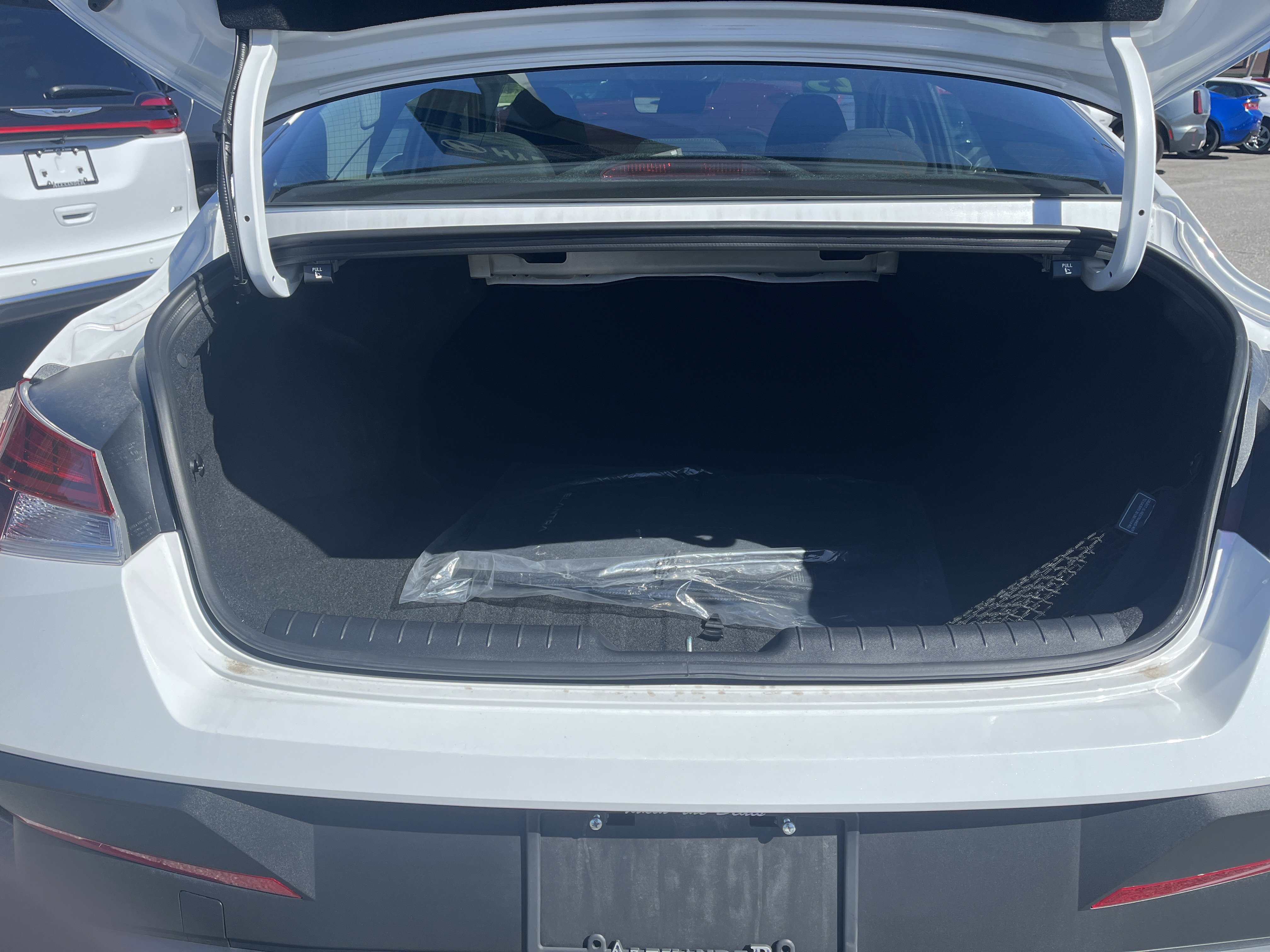 Used 2025 Hyundai Elantra Blue FWD image 5