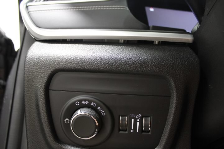 Used 2023 Jeep Grand Cherokee Altitude AWD/4WD image 41