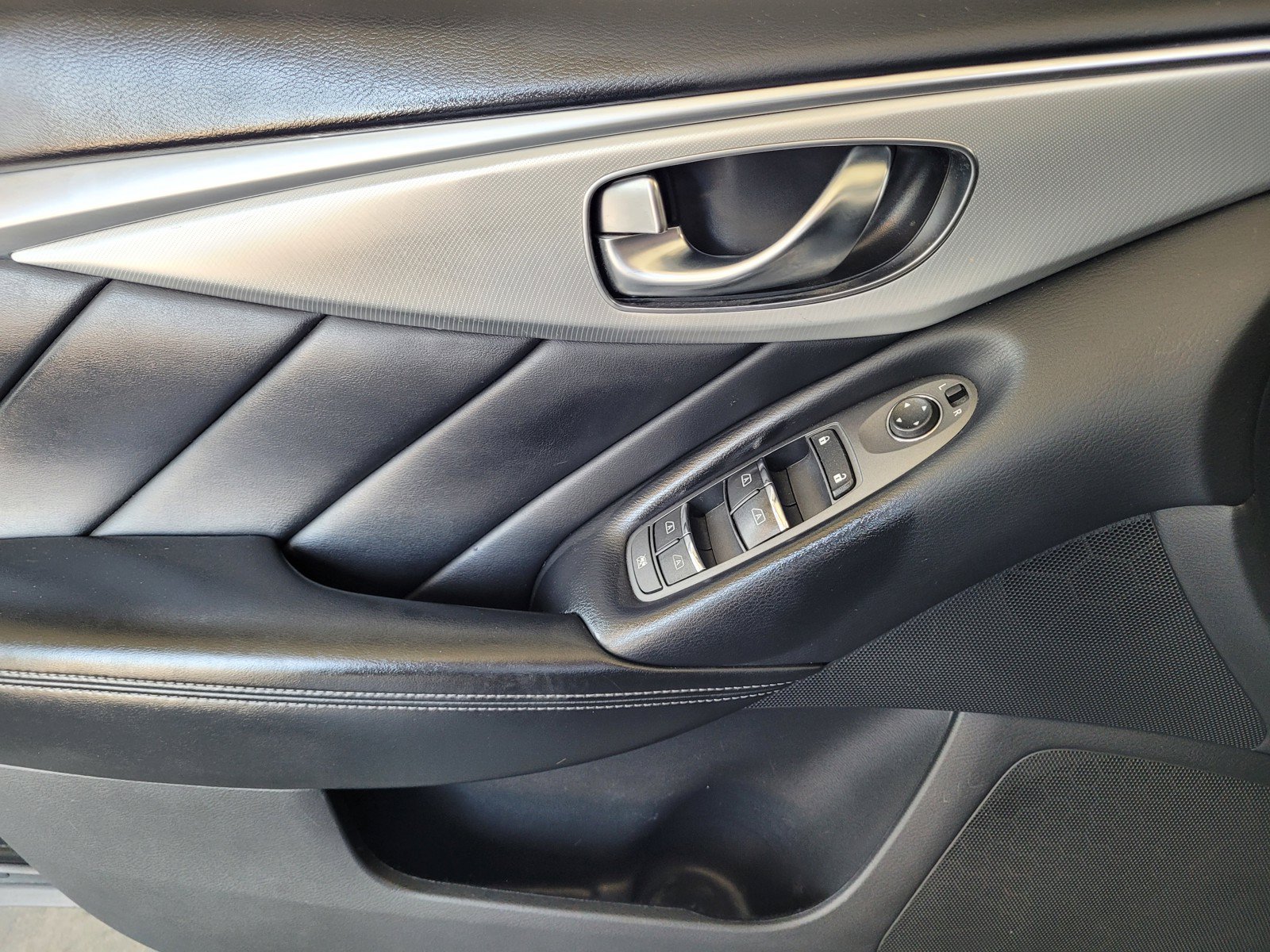 Used 2020 INFINITI Q50 Luxe w/ Cargo Package RWD image 17