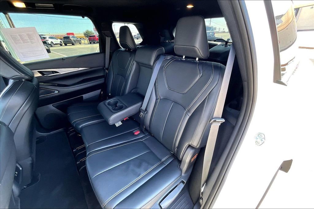 Certified 2025 INFINITI QX60 Luxe w/ Black Edition image 38