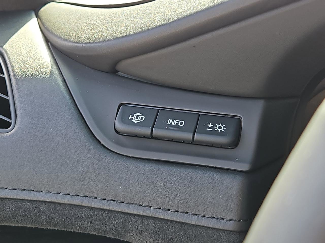 Used 2017 Cadillac Escalade ESV Platinum image 32