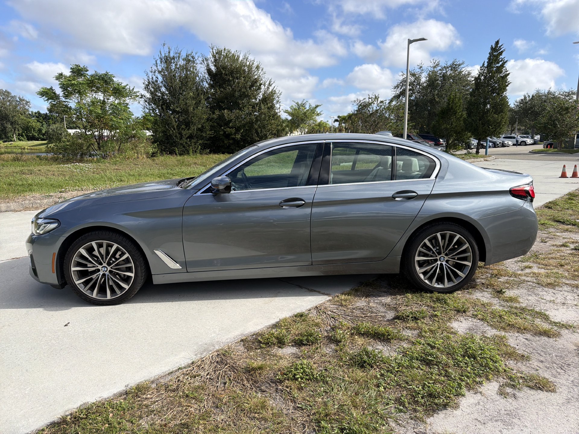 Used 2022 BMW 530i w/ Convenience Package RWD image 7