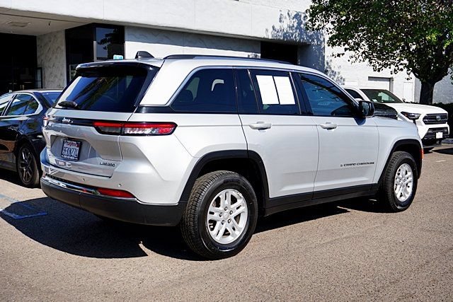 Used 2023 Jeep Grand Cherokee Laredo RWD image 8