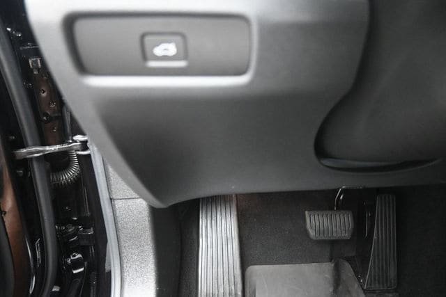 Certified 2025 Volvo S60 B5 Plus AWD/4WD image 16