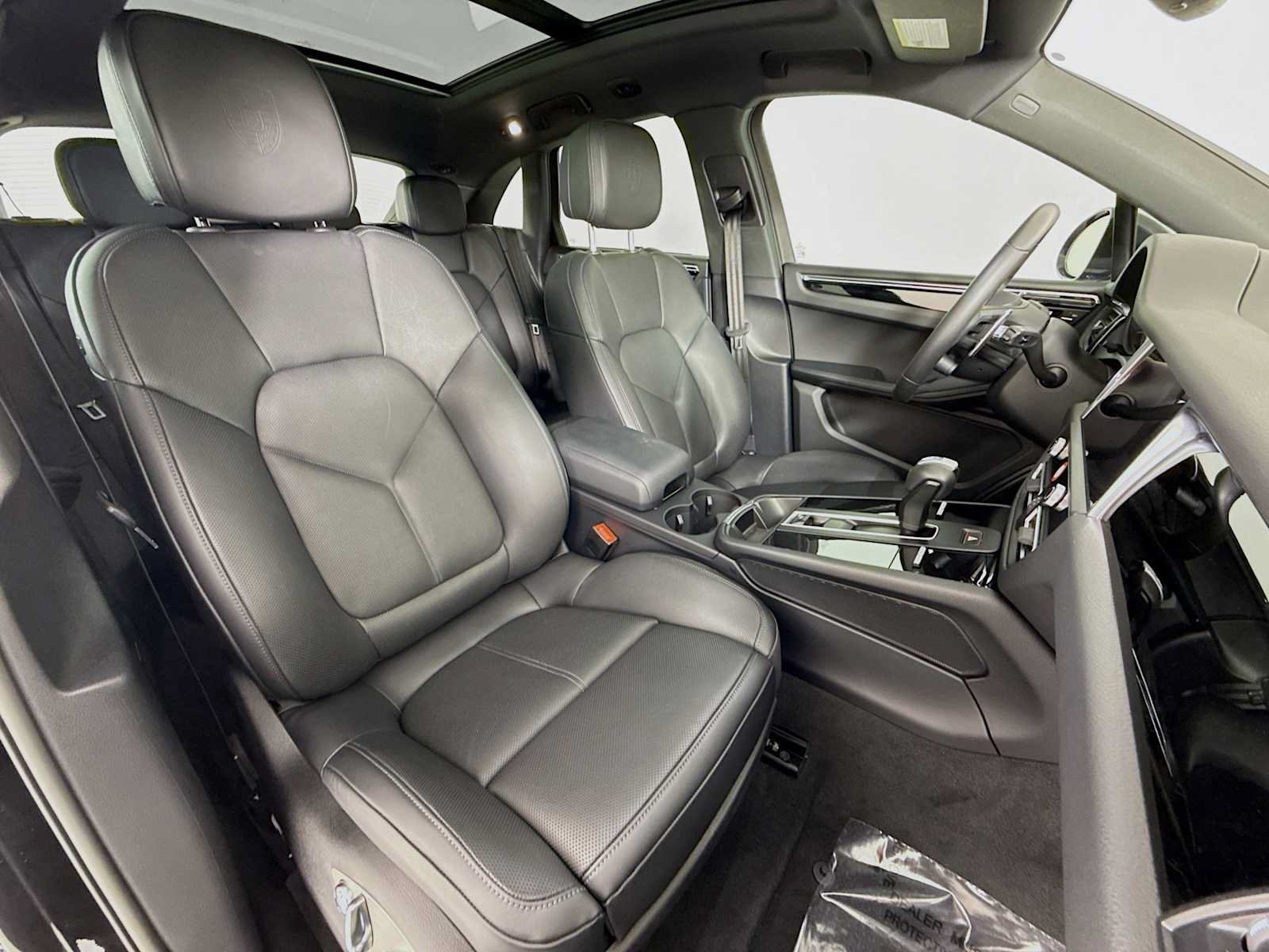 Certified 2026 Porsche Macan AWD/4WD image 29