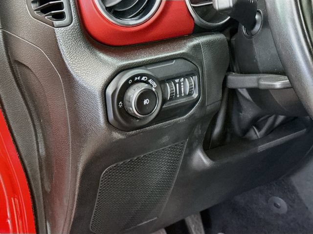 Used 2022 Jeep Wrangler Unlimited Rubicon AWD/4WD image 10