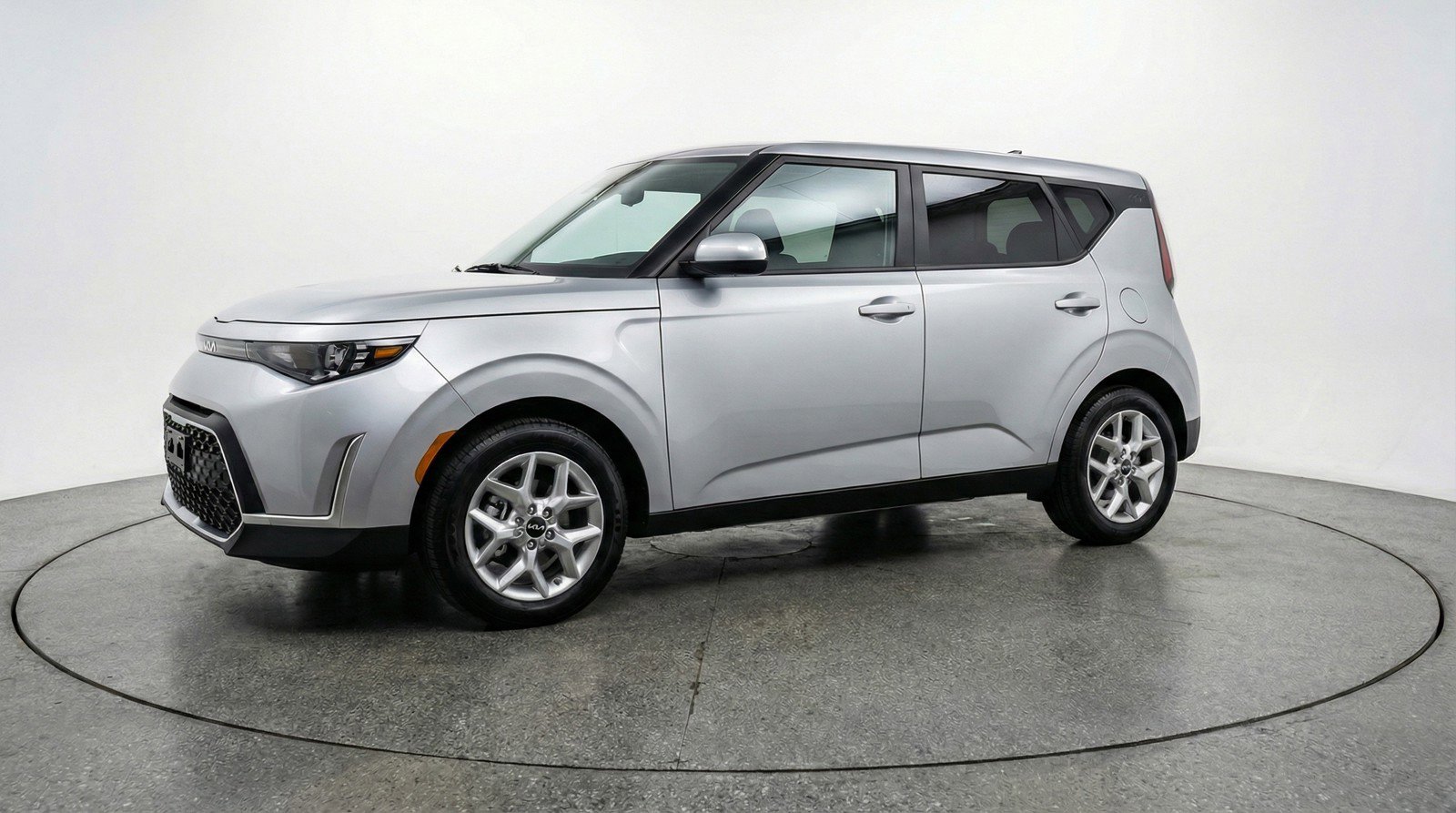 Used 2025 Kia Soul LX w/ LX Technology Package FWD image 3