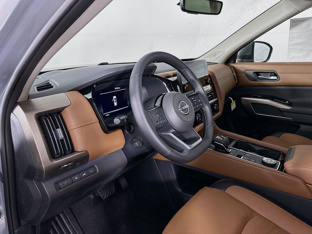 New 2025 Nissan Pathfinder Platinum w/ Black Appearance Package image 14