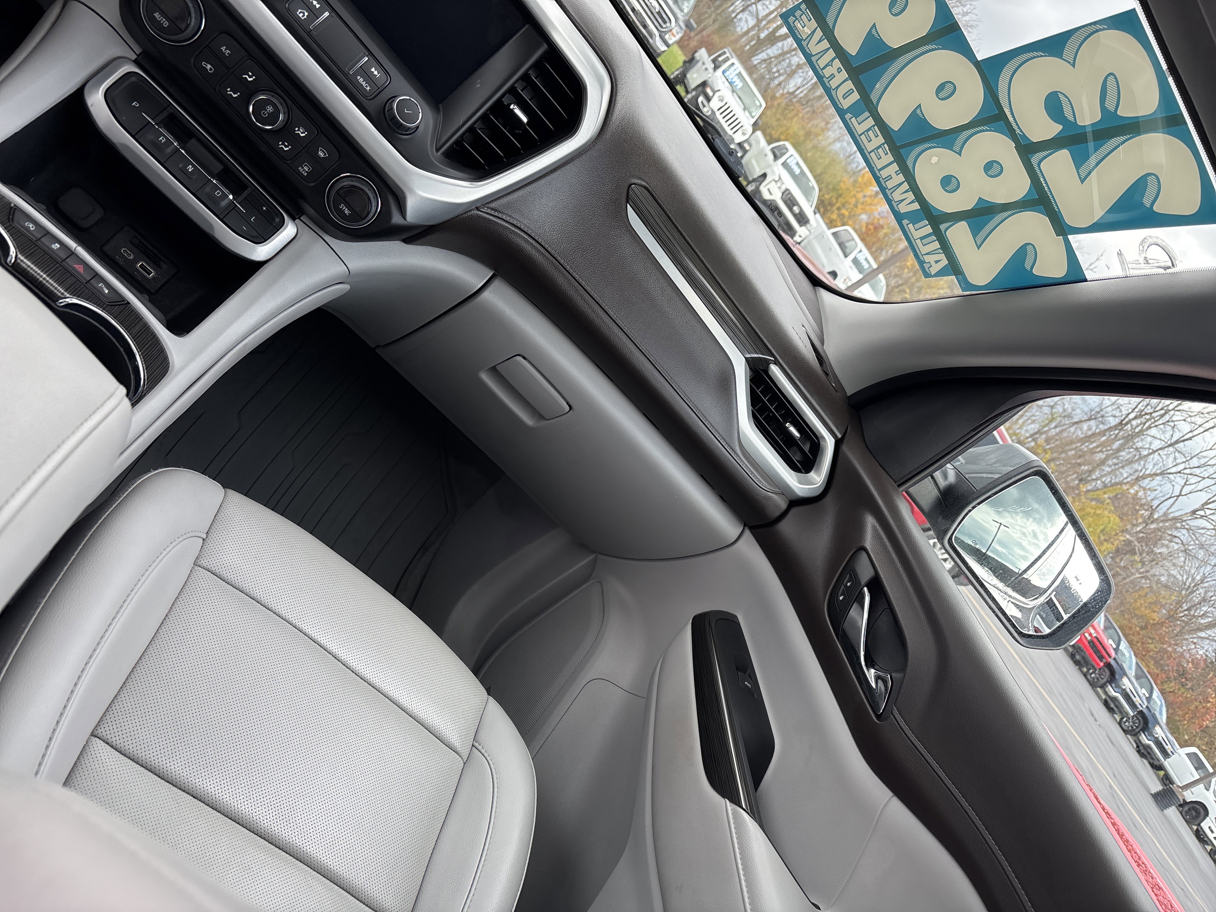 Used 2023 GMC Acadia SLT image 38