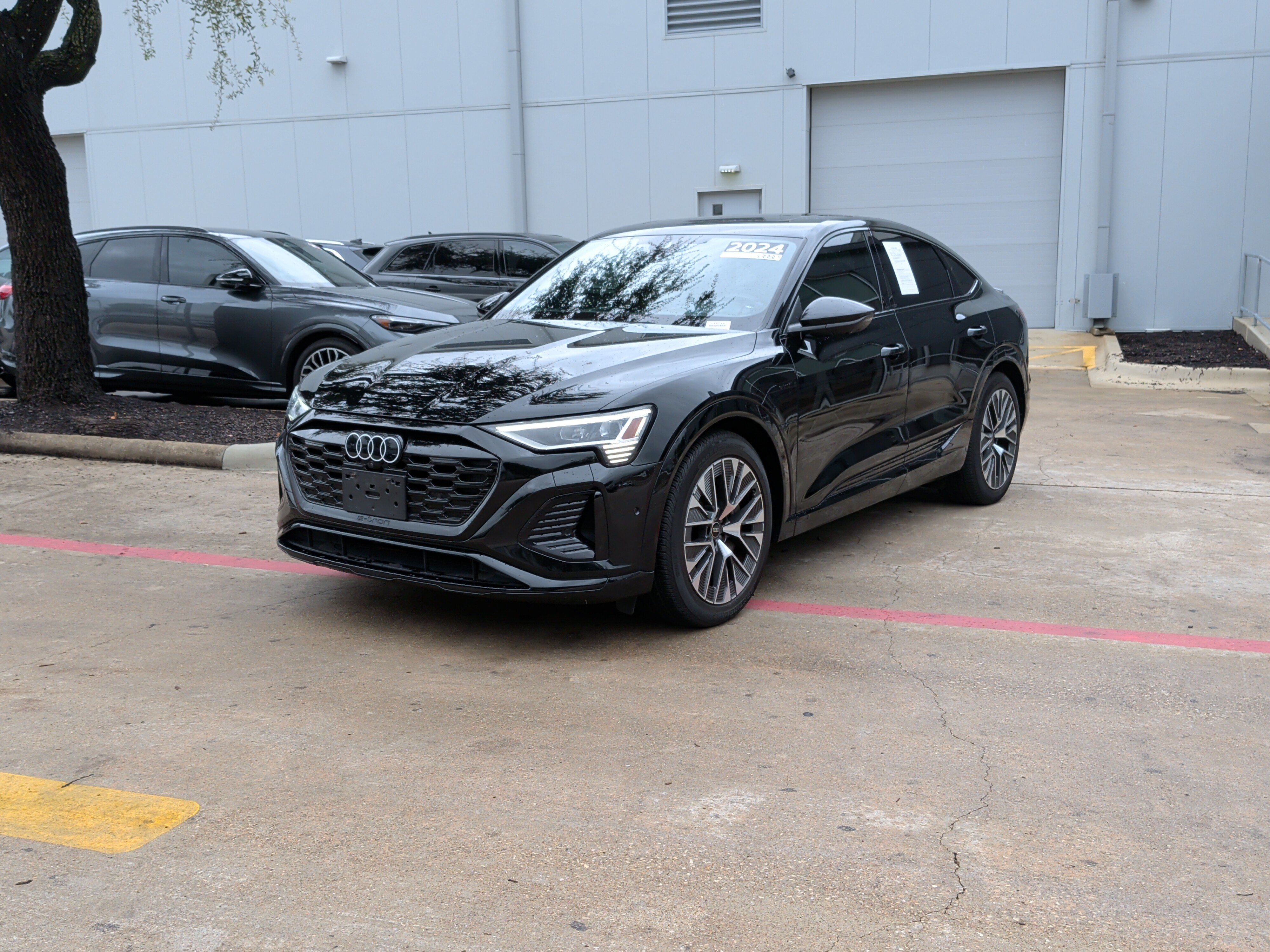 Used 2024 Audi Q8 e-tron Premium Plus AWD/4WD image 5