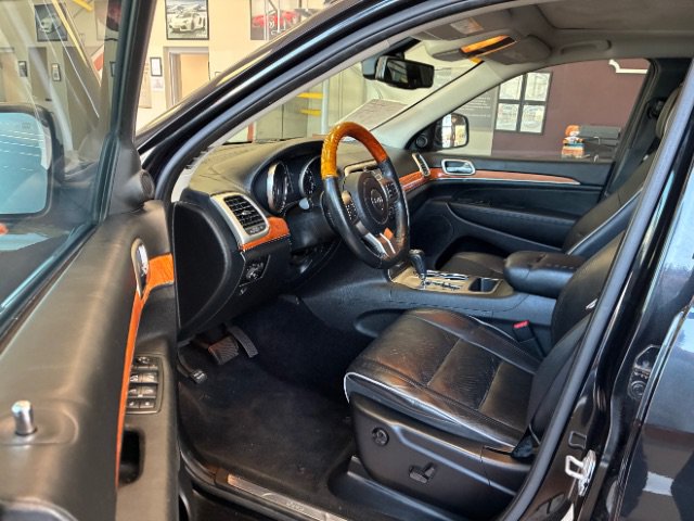 Used 2013 Jeep Grand Cherokee Overland w/ Advance Technology Group RWD image 16