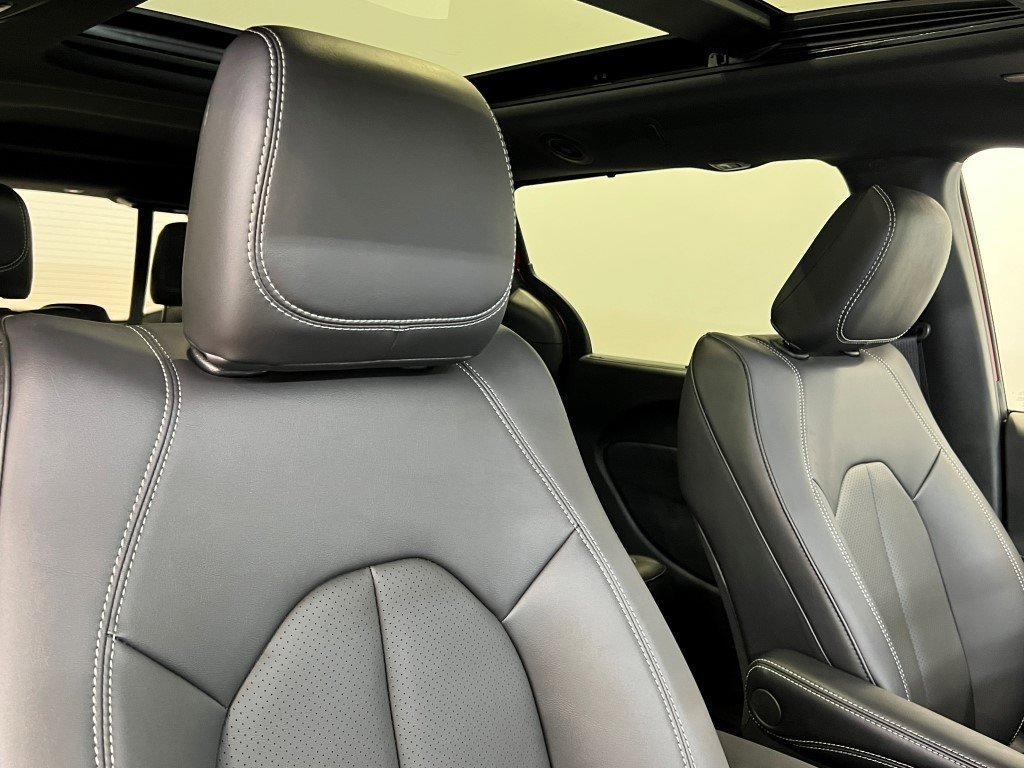New 2026 Chrysler Pacifica Select image 8