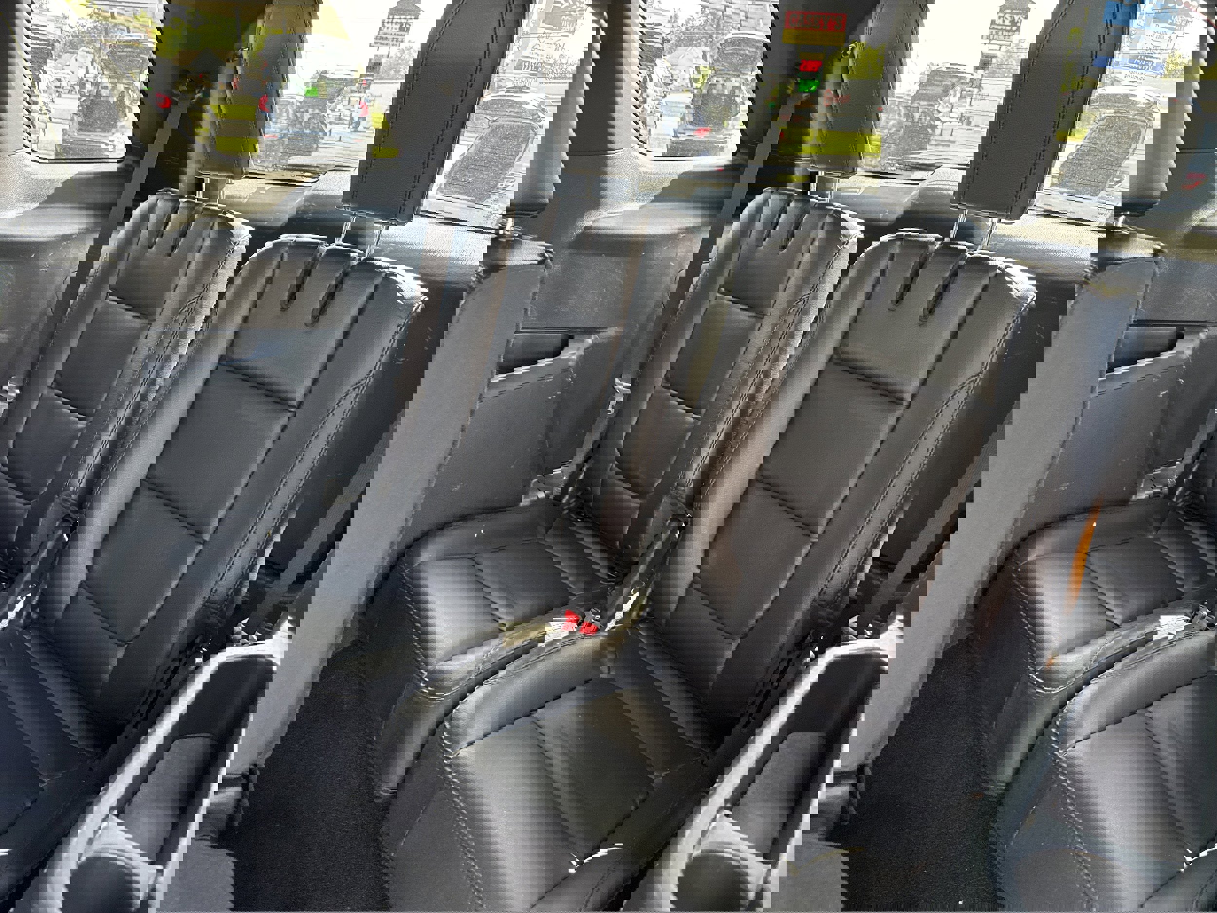 Used 2018 Ford Explorer XLT w/ Equipment Group 202A image 8