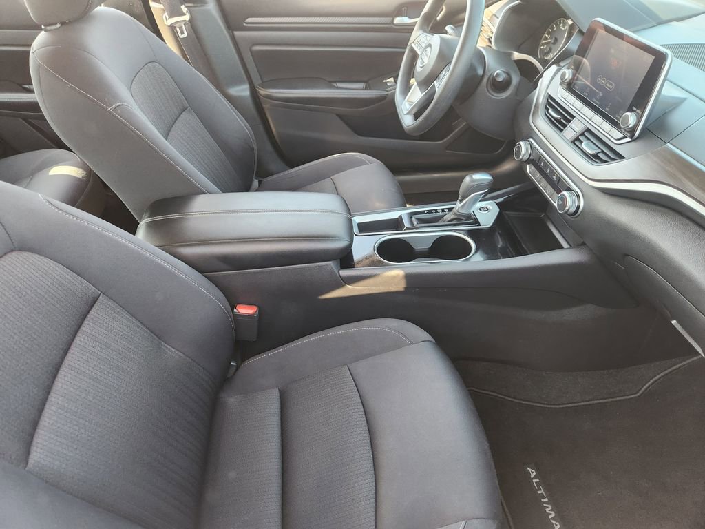 Used 2024 Nissan Altima 2.5 SV image 10