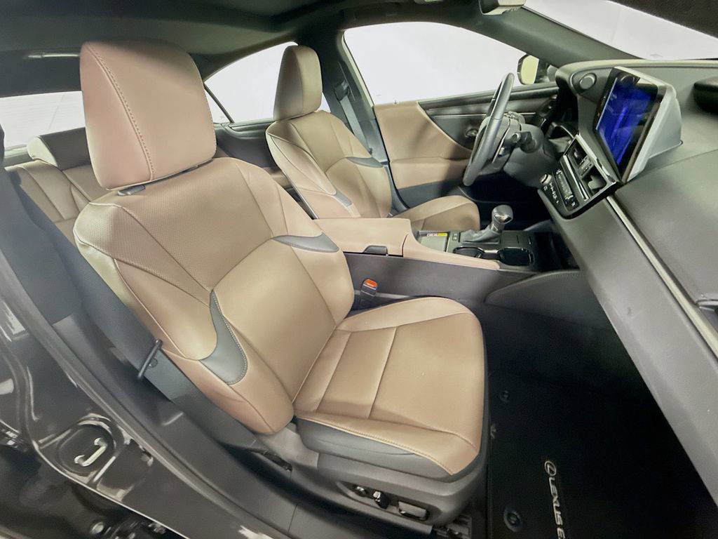 Certified 2025 Lexus ES 300h w/ Premium Package image 29