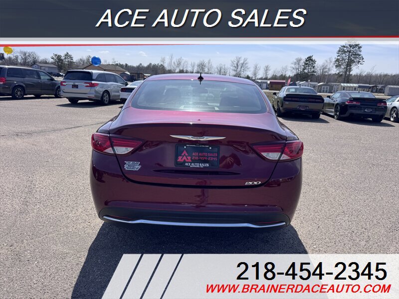 Used 2017 Chrysler 200 Limited Platinum w/ Comfort & Convenience Group FWD image 8