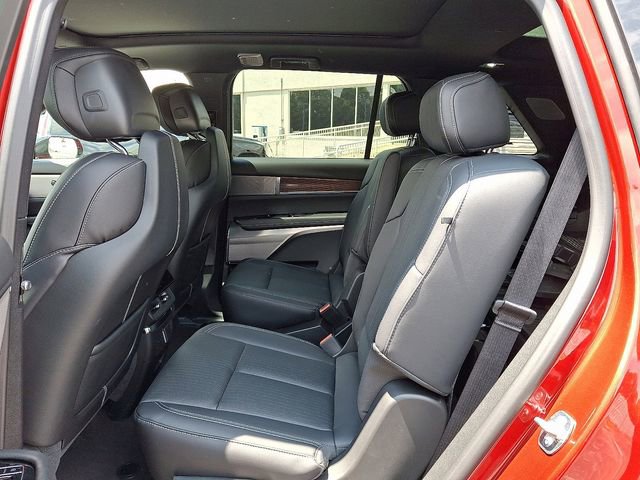 New 2026 Cadillac Vistiq Sport w/ LPO, Floor Liner Package image 5