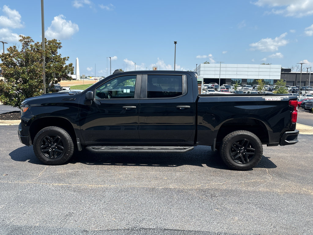 Used 2023 Chevrolet Silverado 1500 Custom Trail Boss w/ LPO, Dark Essentials Package AWD/4WD image 9