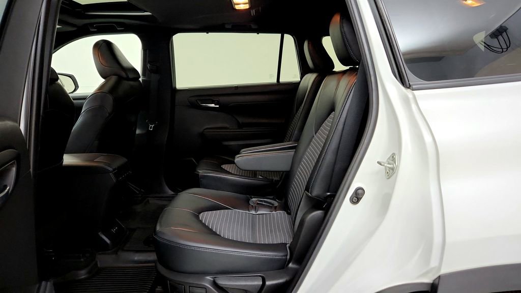 Used 2023 Toyota Highlander XSE AWD/4WD image 18