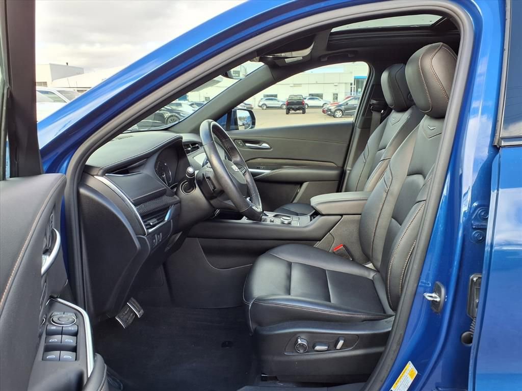 Used 2023 Cadillac XT4 Sport w/ Cold Weather Package image 18