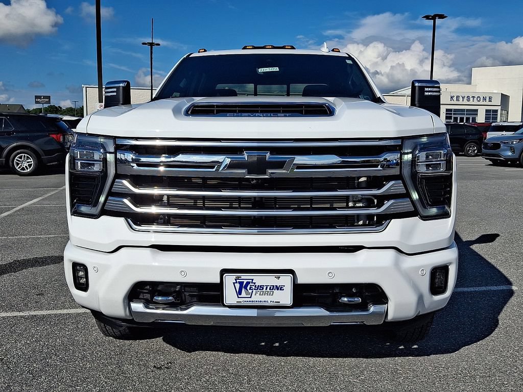 Used 2026 Chevrolet Silverado 3500 High Country w/ High Country Premium Package AWD/4WD image 2