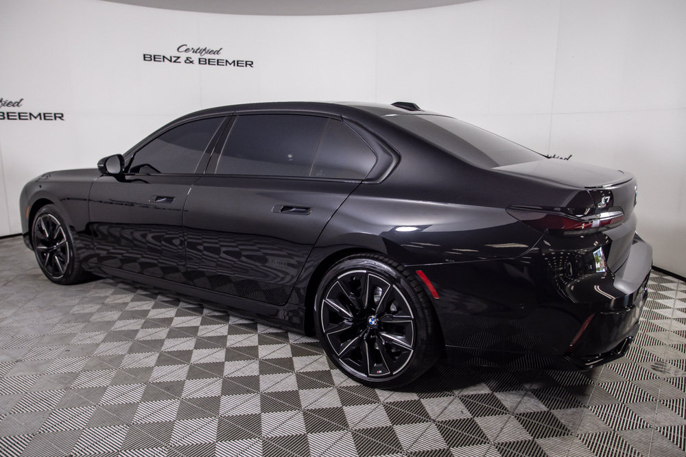 Used 2026 BMW i7 eDrive50 w/ M Sport Package RWD image 13