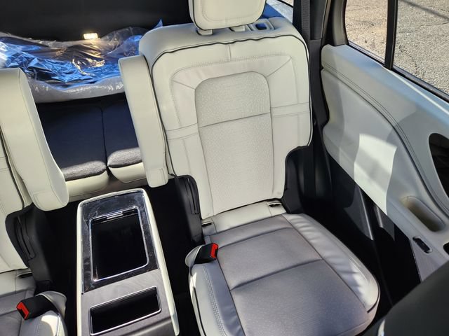 New 2026 Lincoln Aviator Black Label w/ Jet Appearance Package AWD/4WD image 15