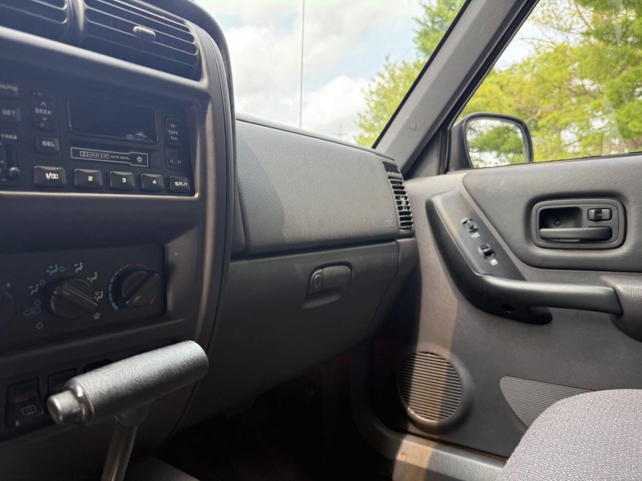 Used 1999 Jeep Cherokee Classic image 46