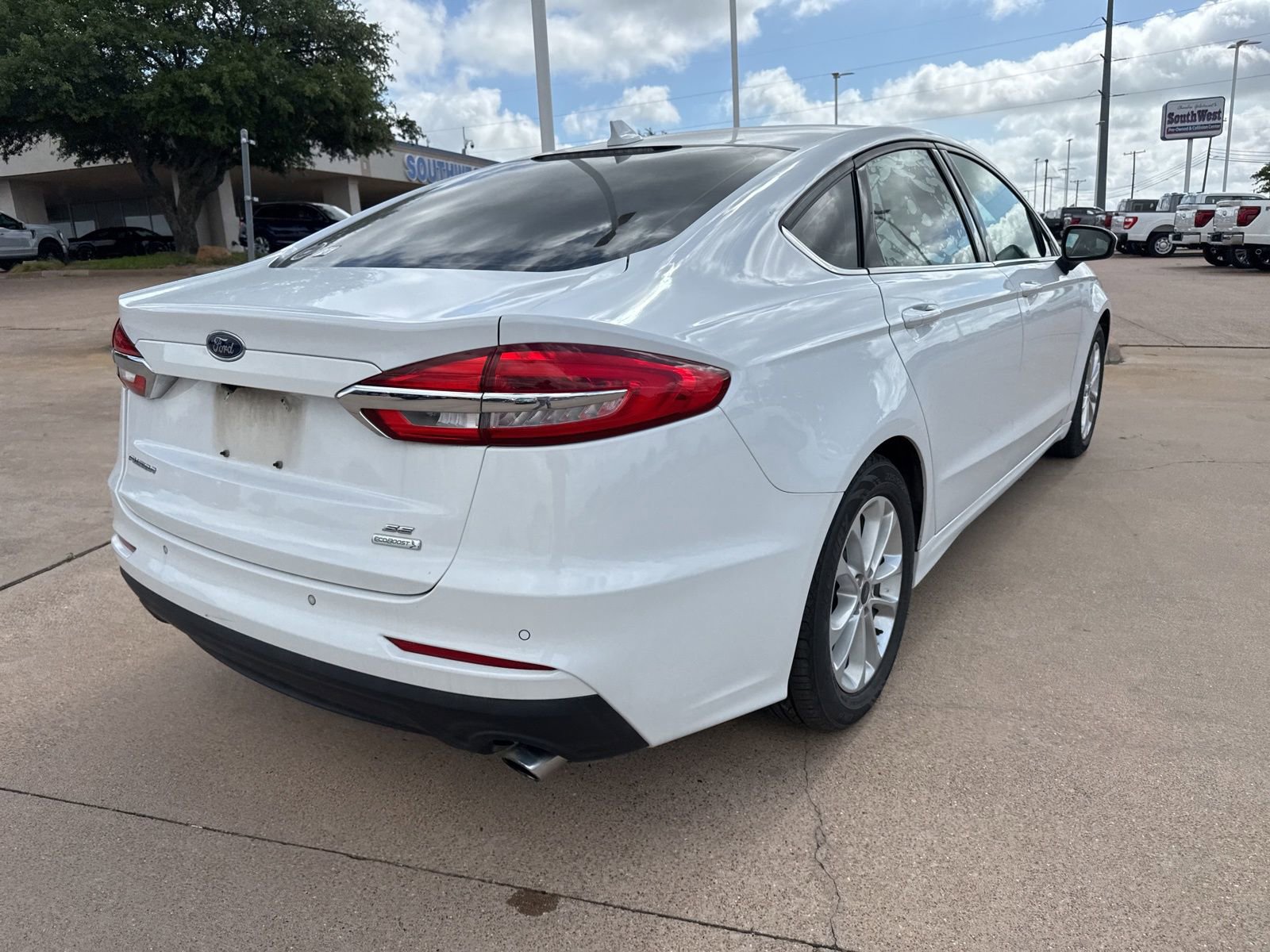 Used 2019 Ford Fusion SE image 7