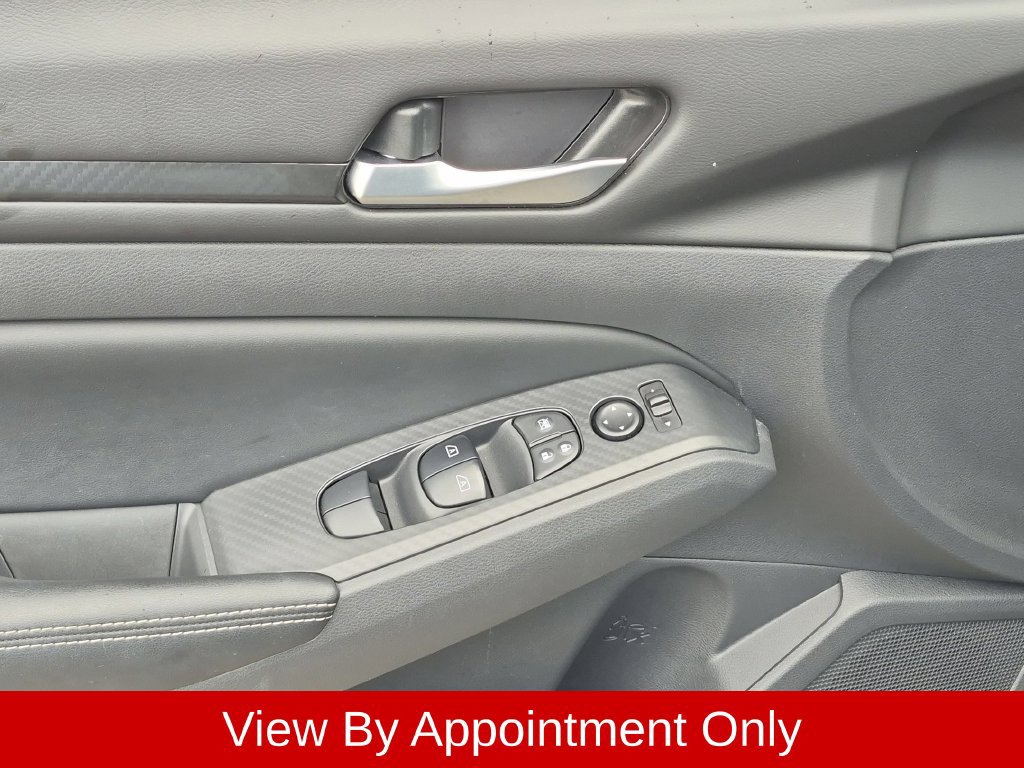 Used 2025 Nissan Altima 2.5 SV FWD image 11
