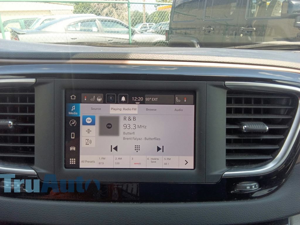 Used 2023 Chrysler Voyager LX FWD image 31