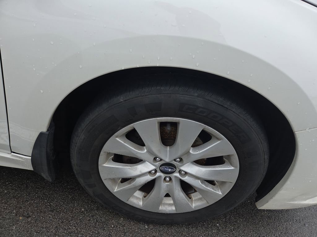 Used 2017 Subaru Legacy 2.5i Premium AWD/4WD image 2