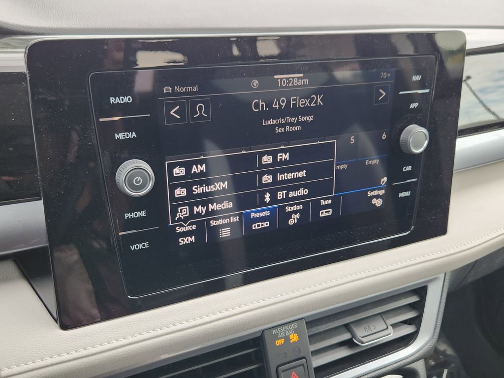 New 2025 Volkswagen Taos SEL image 10