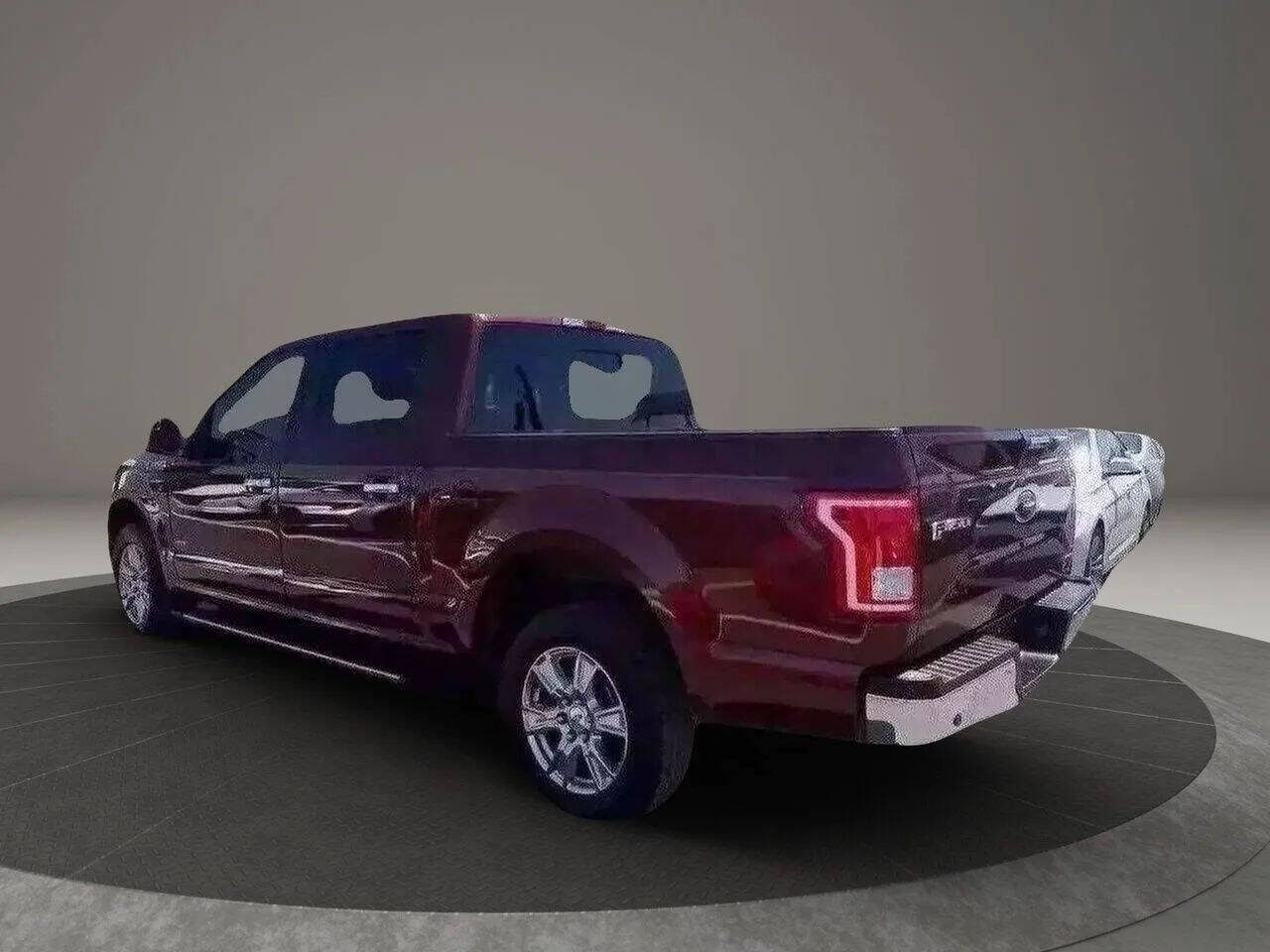 Used 2017 Ford F150 XLT w/ Equipment Group 302A Luxury RWD image 4